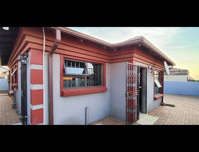 3 BEDROOM HOUSE FOR SALE IN DAWN PARK EXT